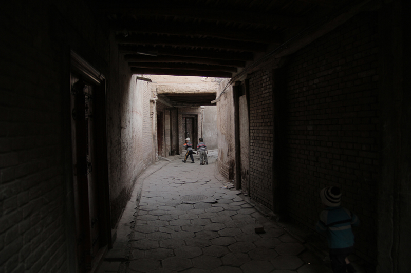 A photograph of children playing in the streets of Kashgar.